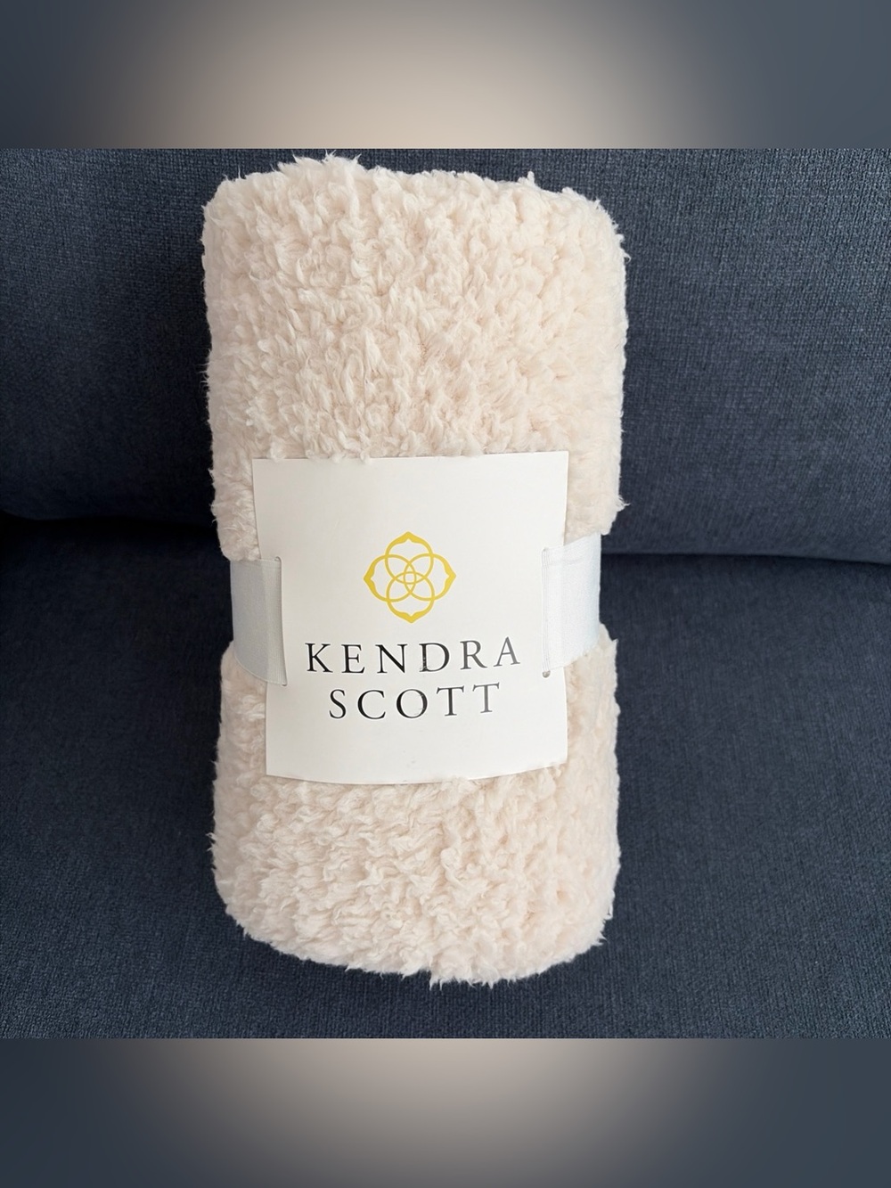 NWT Kendra Scott Sherpa throw blanket cream 50x70